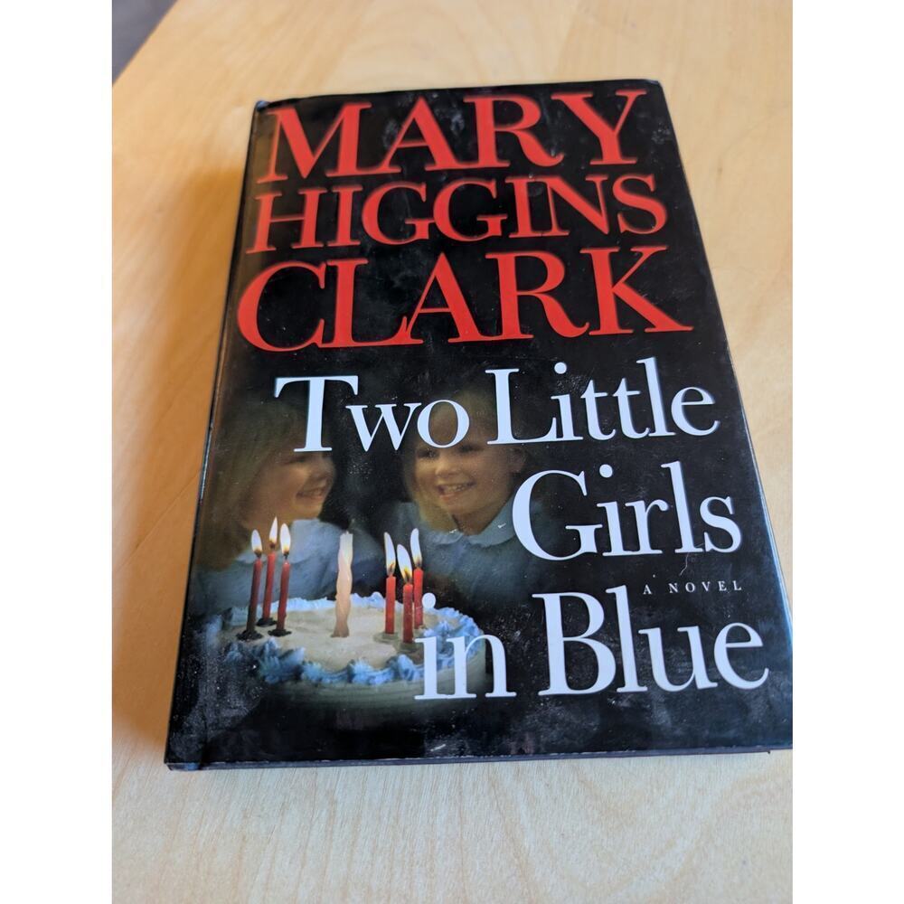 🎃Two Little Girls in Blue by Mary Higgins Clark